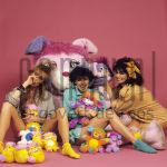 21-04-1986 Centrefold at studio in Amsterdam.

[keywords]Posed, Full Lenght, Smiling, Singers[/keywords]